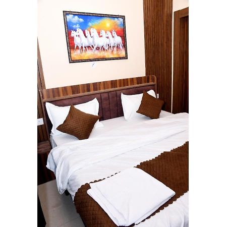 Basāri Tirupati Balaji Inn Bageshwar Dham מראה חיצוני תמונה