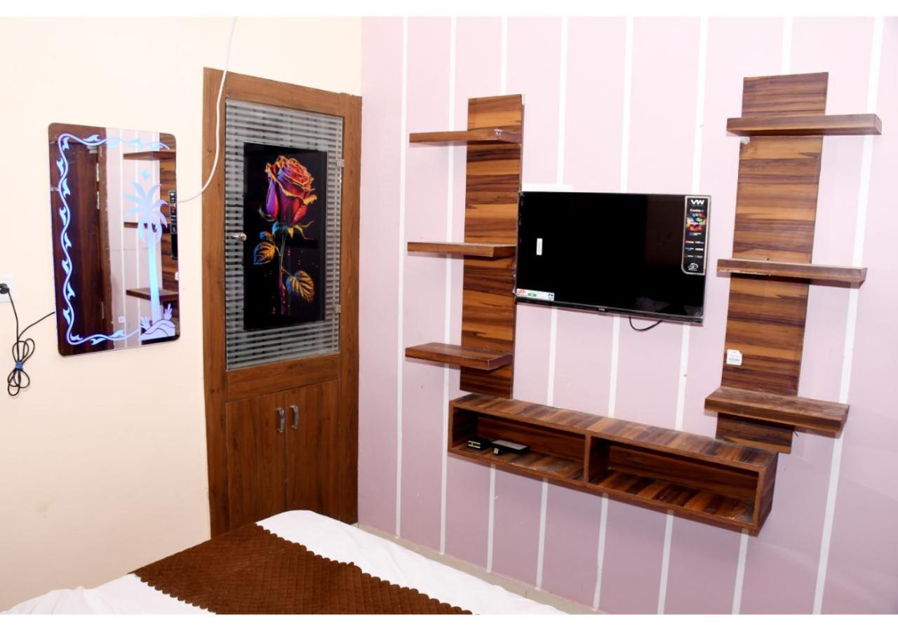 Basāri Tirupati Balaji Inn Bageshwar Dham מראה חיצוני תמונה
